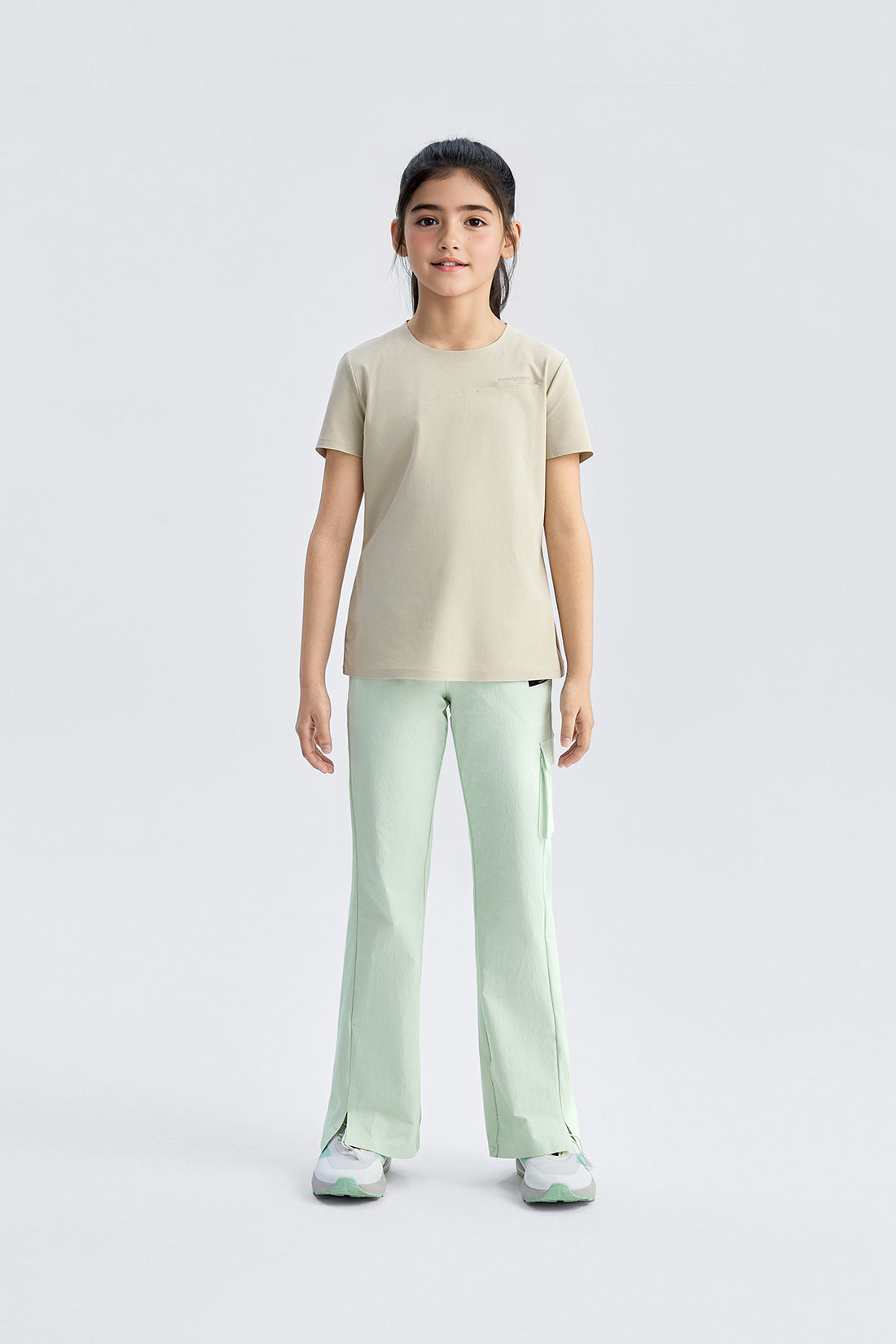 **Pale mint**