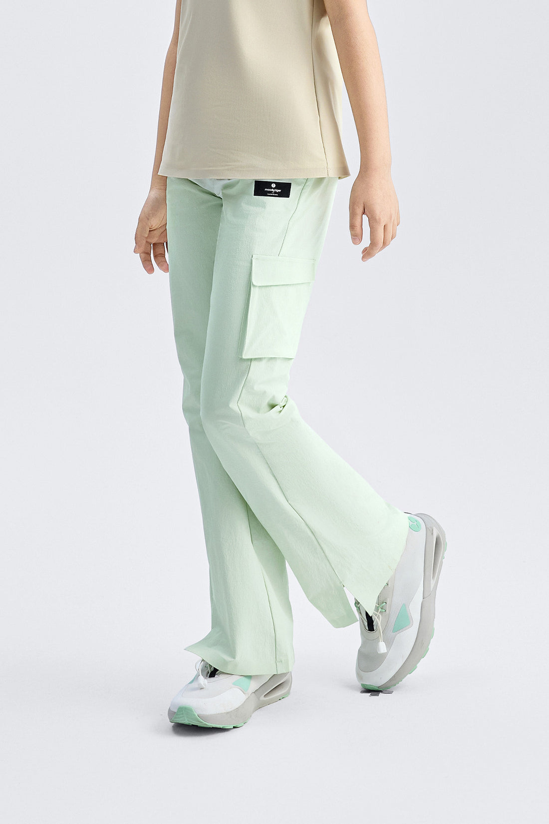 **Pale mint**