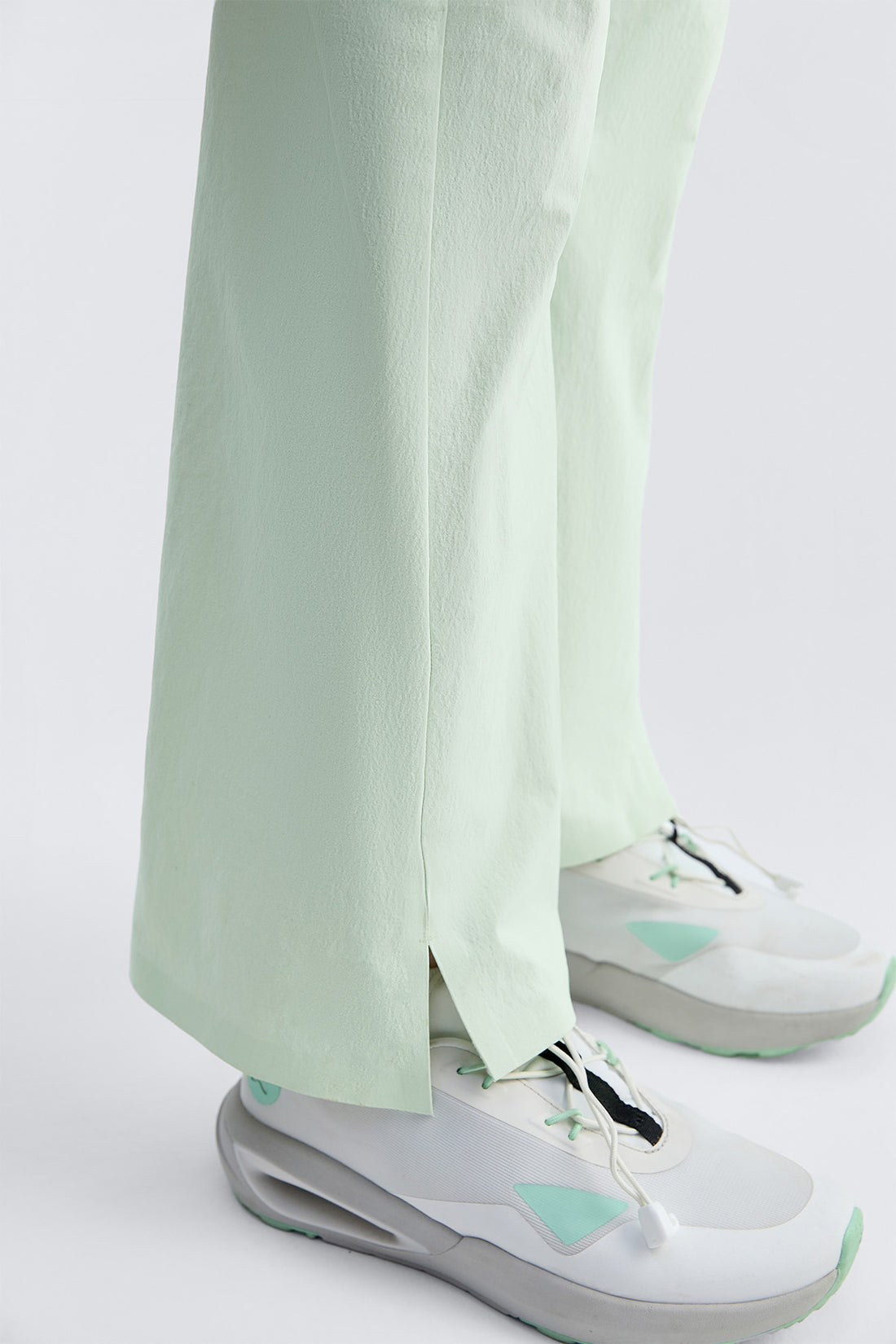 **Pale mint**