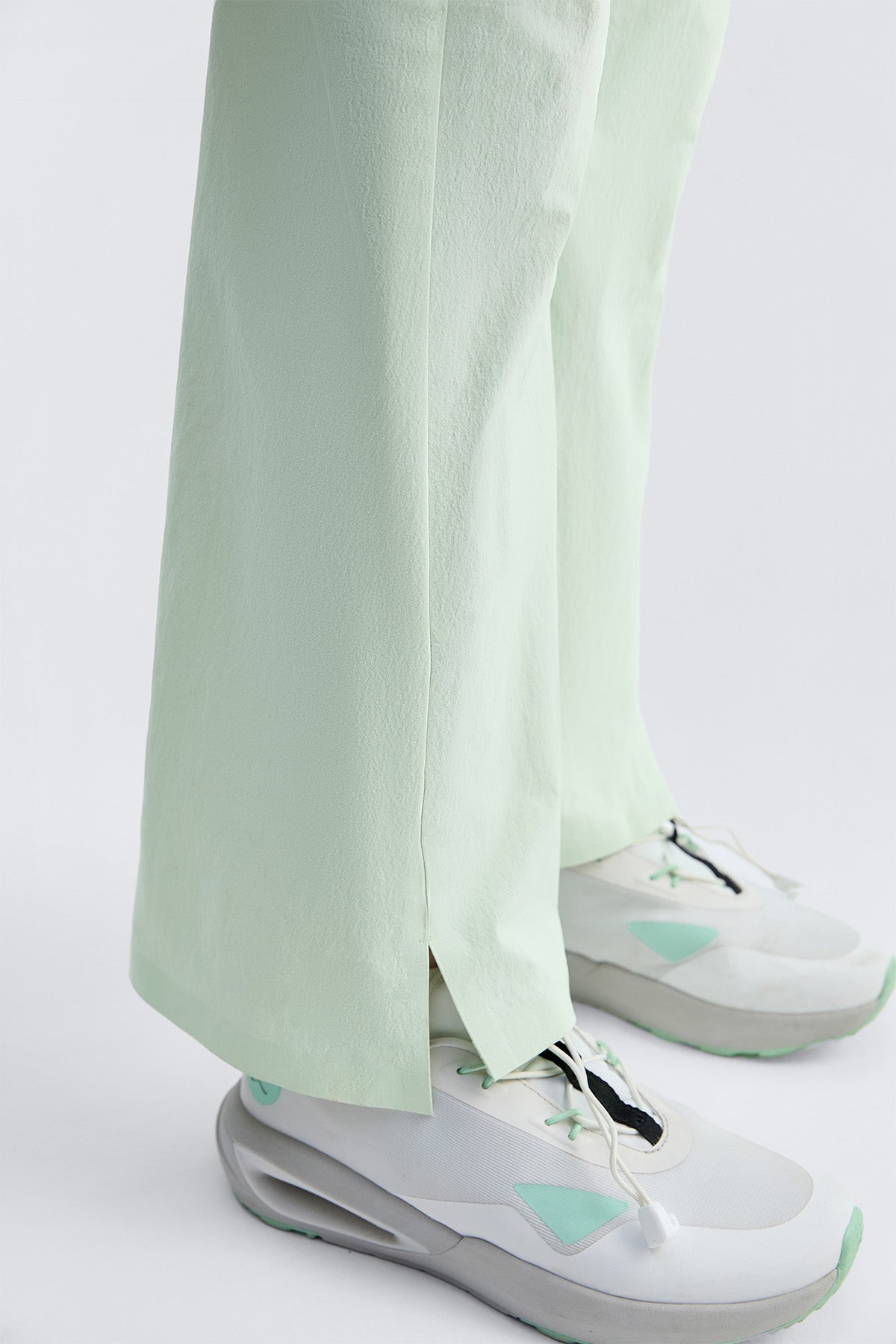 **Pale mint**