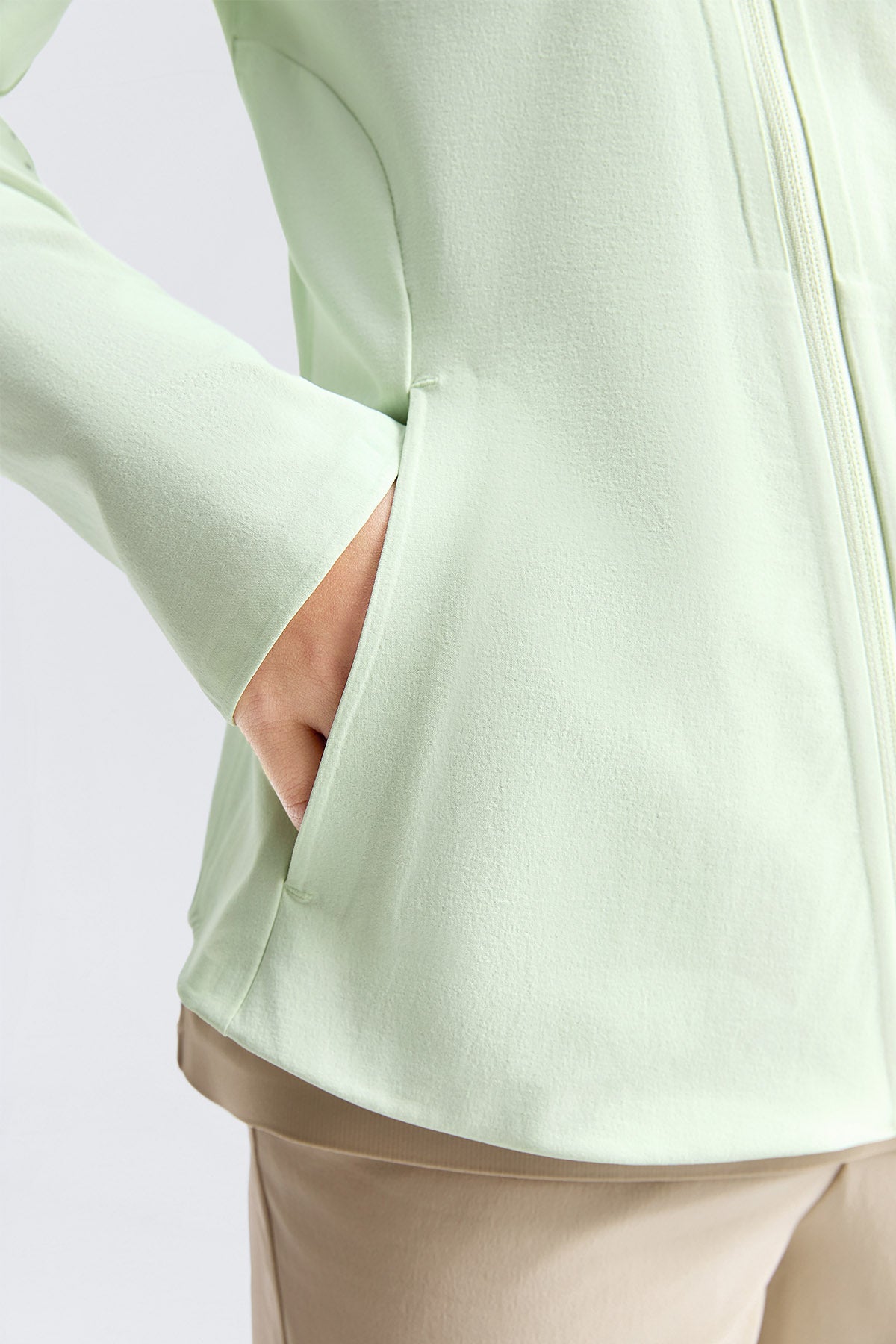 **Pale mint**
